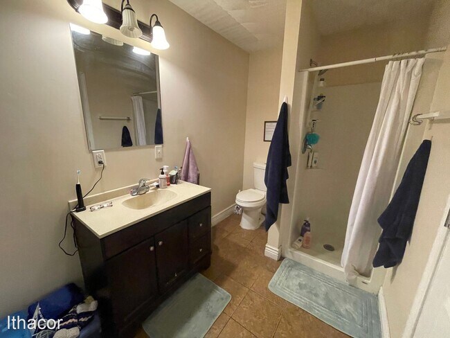 Building Photo - 4 br, 2 bath House - 122 Birdseye View Dr