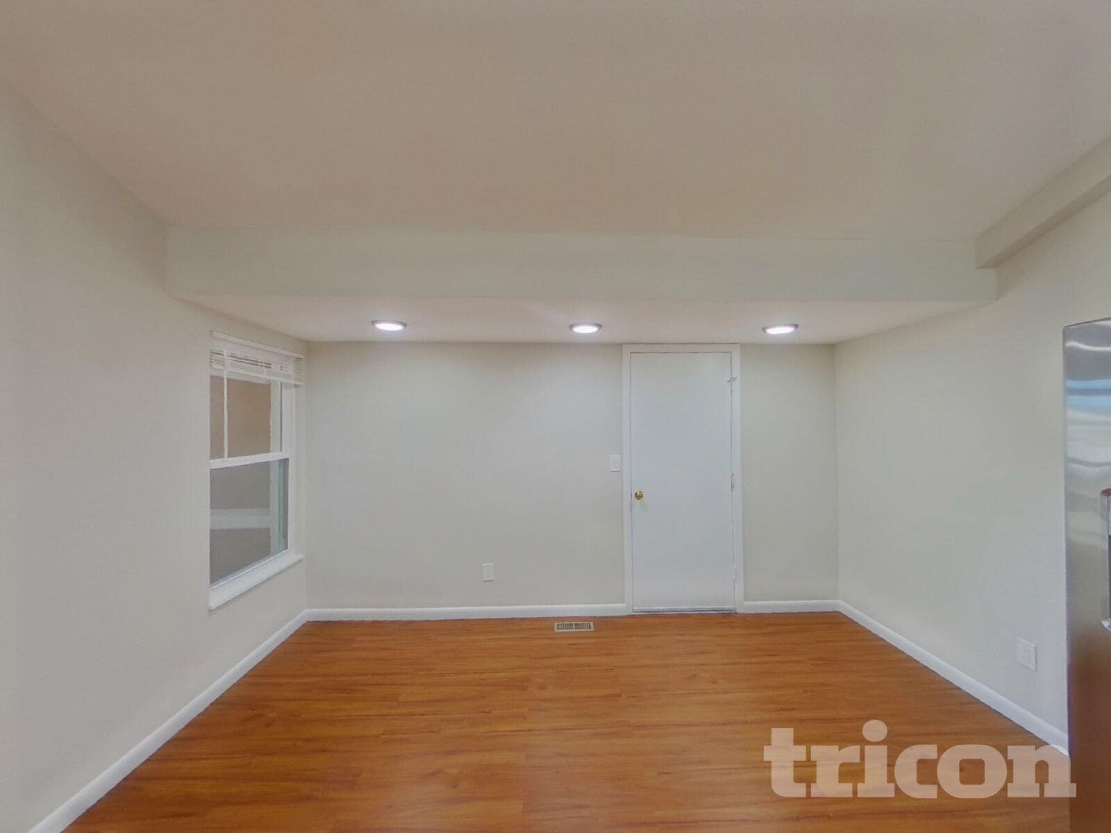 Building Photo - 3015 Moonbeam Cir N