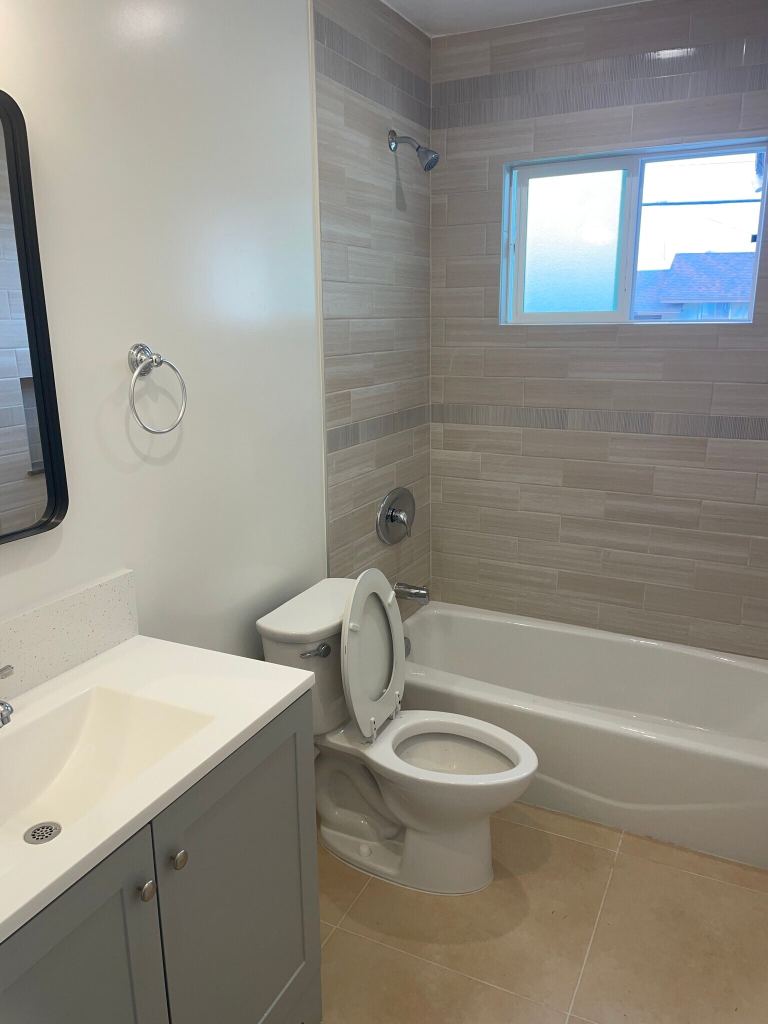 Building Photo - 526 Ponoma St