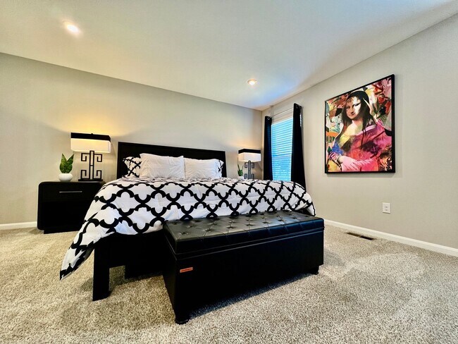 Building Photo - Fully Furnished Executive Miamisburg Home