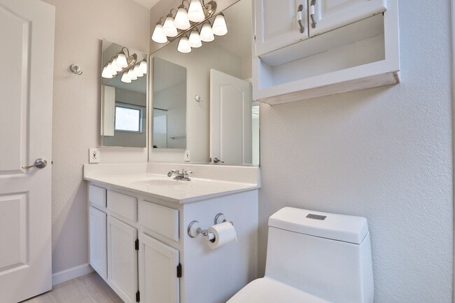 Building Photo - Pet Friendly 5-bedroom, 3 bath Home w/ Pool and Finished Basement