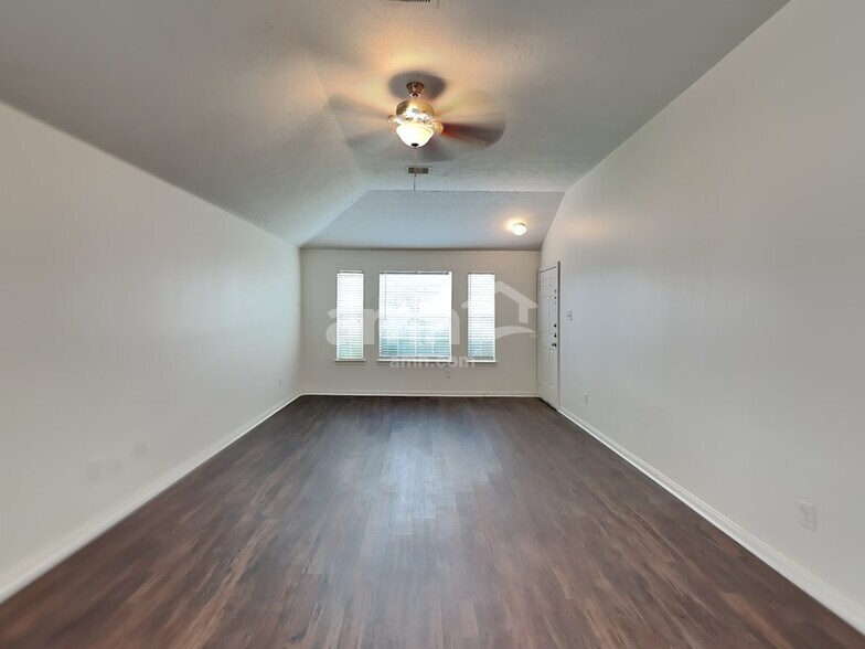 Building Photo - 3919 Hawthorne Glen Ct