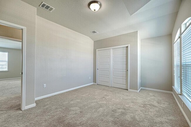 Building Photo - 100 Northern Flicker St