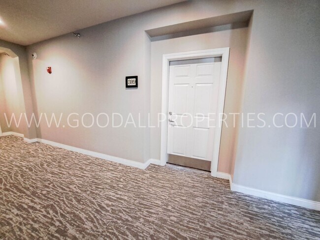 Building Photo - 2 Bedrooms 2 Bathroom Condo on Grand