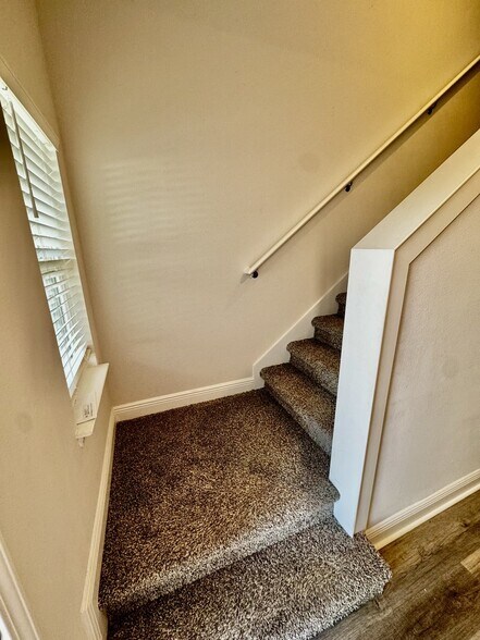 Building Photo - 5673 Stellarjay St