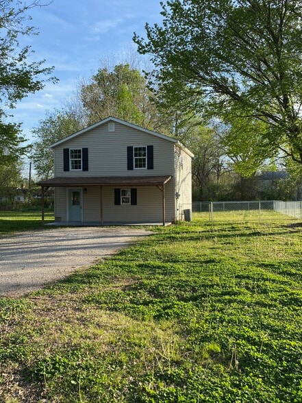 Building Photo - 430 W. 7th St