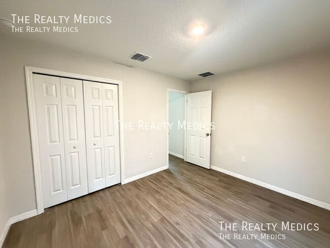 Building Photo - 608 Whitney Ave