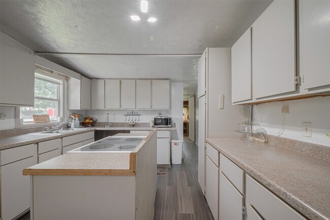 Building Photo - 2316 Green Meadows Dr