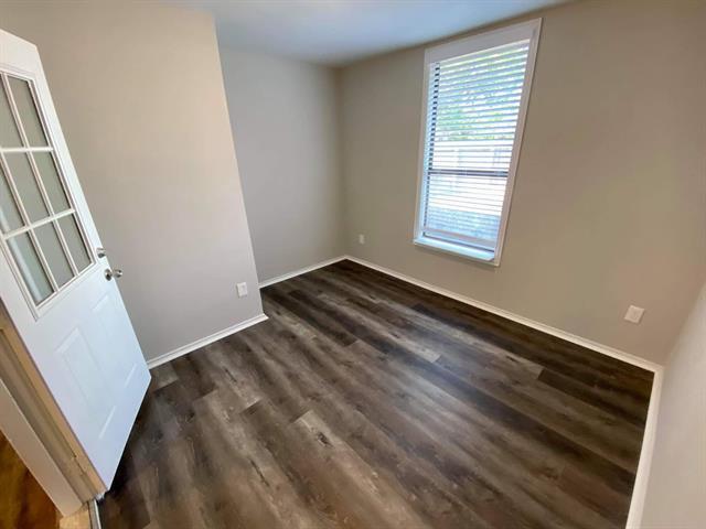 Building Photo - 6205 Fernwood Dr