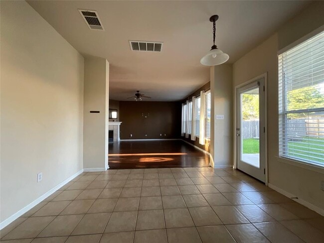 Building Photo - 4427 Meadowside Ln