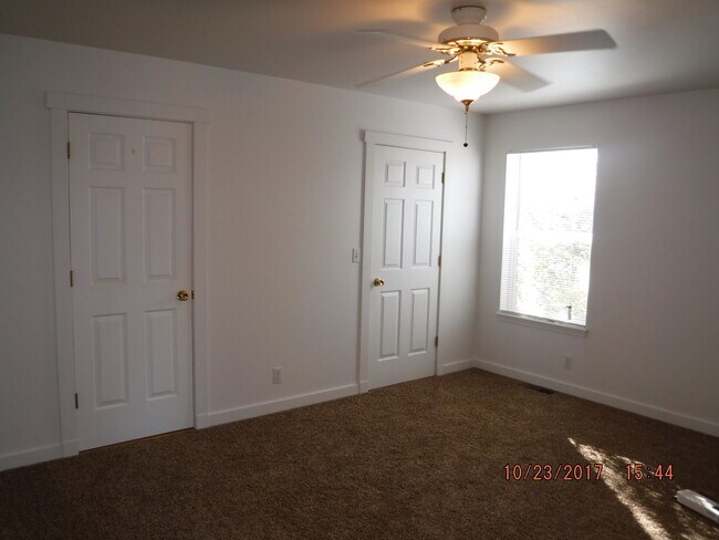 Building Photo - Centrally Located and Updated 3BD 2BA