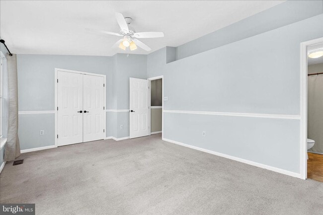 Building Photo - Beautiful End Unit Townhome in Bluffs At Deep Creek!