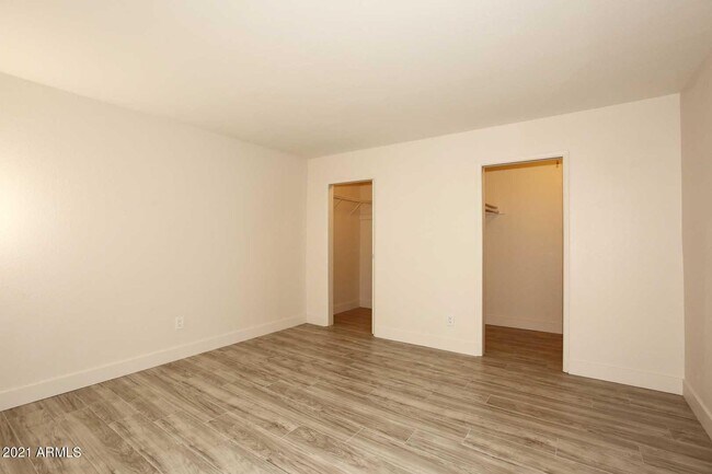 Building Photo - 4950 N Miller Rd
