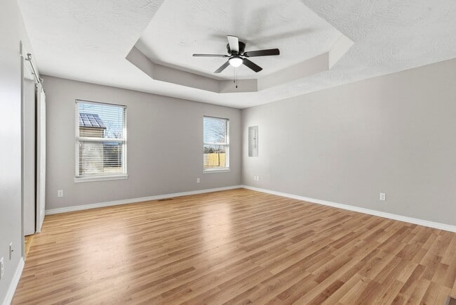 Building Photo - Updated home on large lot with GREAT SHOP!