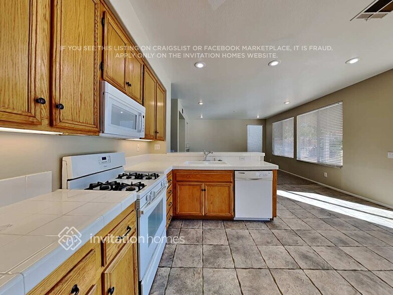 Building Photo - 39730 Pinedale Way