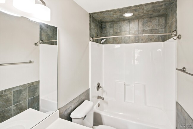 Building Photo - 404 Willott Square Dr