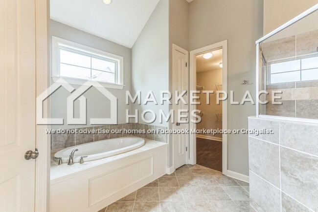 Building Photo - 5057 Maiden Ln