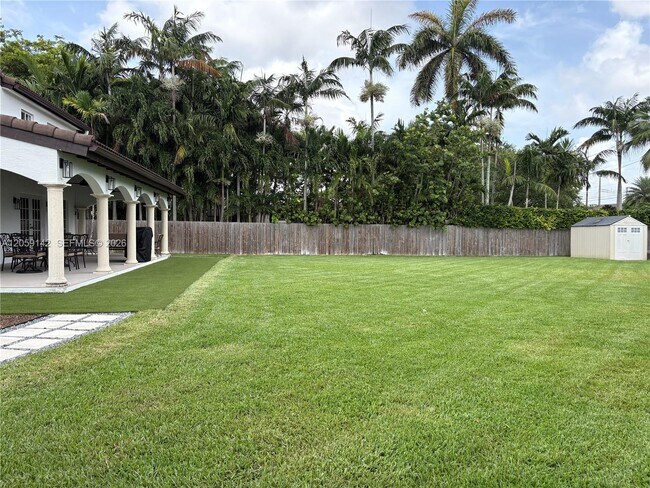 Building Photo - 6610 SW 104th Ct