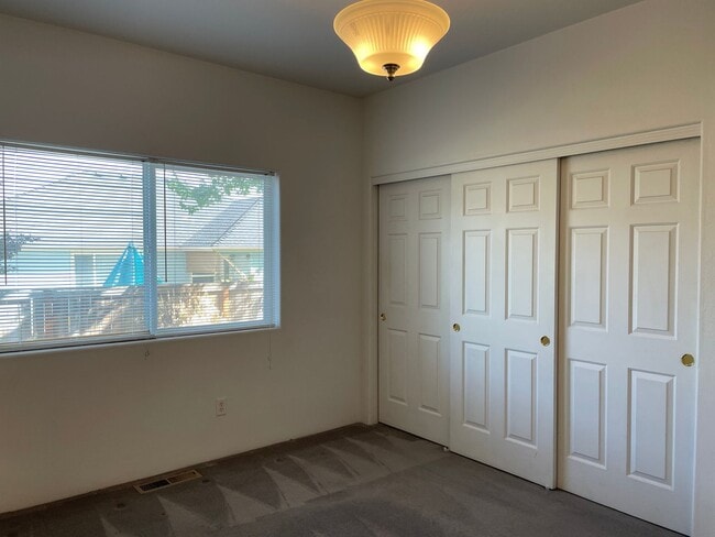 Building Photo - Beautiful 3 Bed, 2.5 Bath Home for Rent – Bright & Spacious in a Great Neighborhood