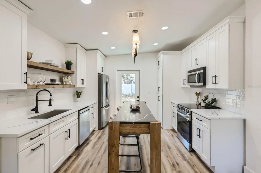 Building Photo - 3516 W Price Ave