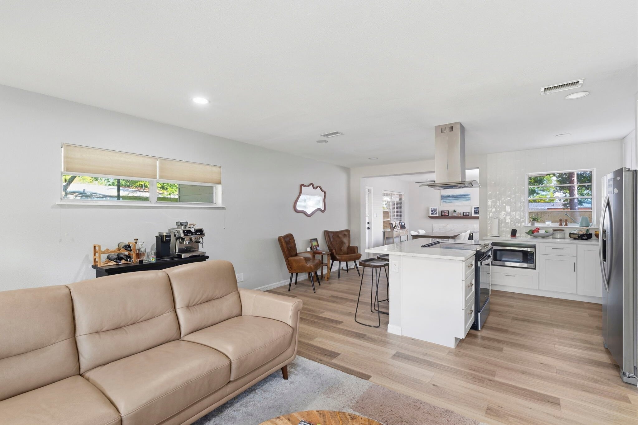 Building Photo - 4206 W Iowa Ave