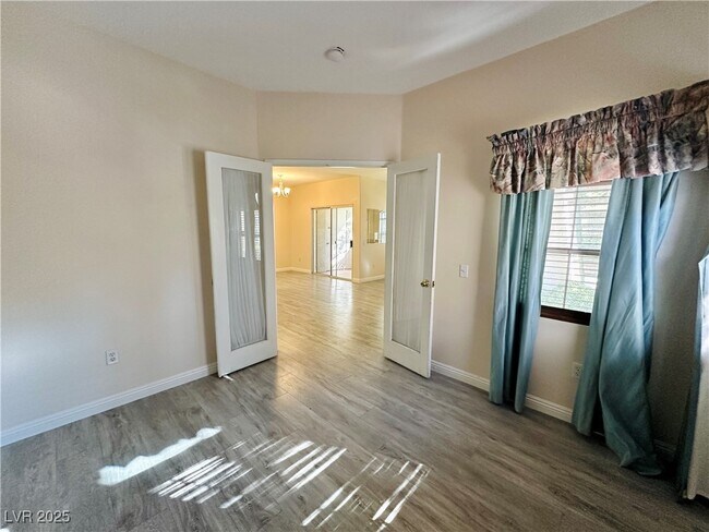 Building Photo - 5415 W Harmon Ave