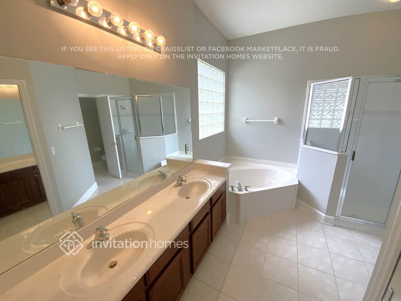 Building Photo - 153 Oak Common Ave