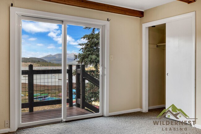 Building Photo - Yacht Club Condo - LAKE VIEWS-Great 3 Bedroom/2 Bath Unit w/Lake Access