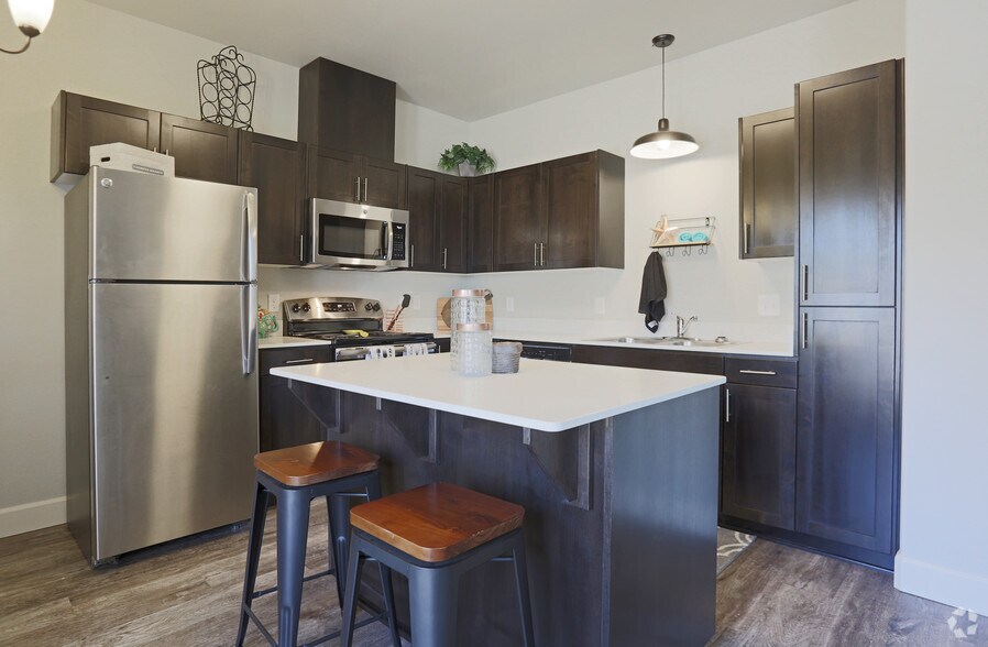 Primary Photo - The Summit @ Red Leaf