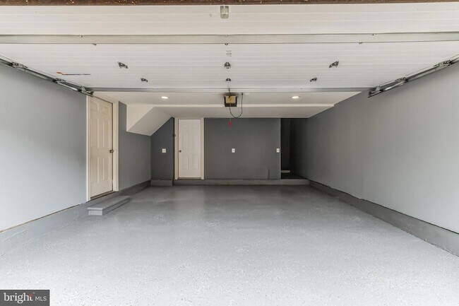 Building Photo - 8048 Kidwell Town Ct