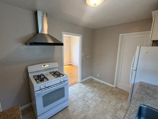 Building Photo - 3-Bedroom Single Family Home in Richmond Annex / El Cerrito Area