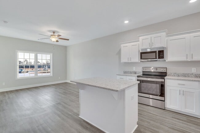 Building Photo - 102 Skye Dr