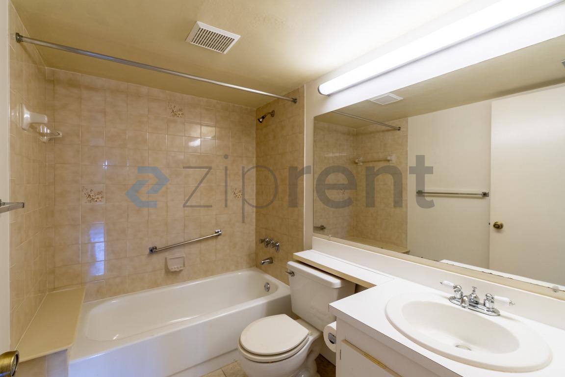 Building Photo - Unit D1