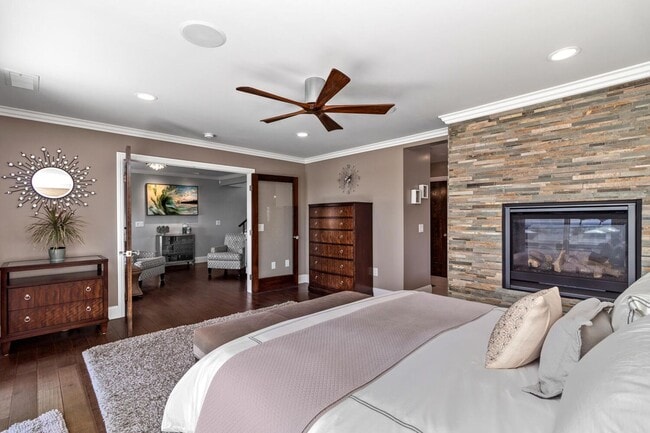 Building Photo - Prestigious Ocean View Retreat – Fully Rem...