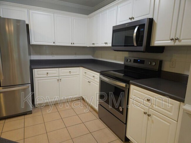 Building Photo - 641 Ventana Dr