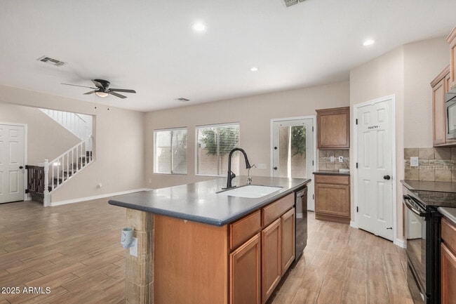 Building Photo - 11137 E Sonrisa Ave