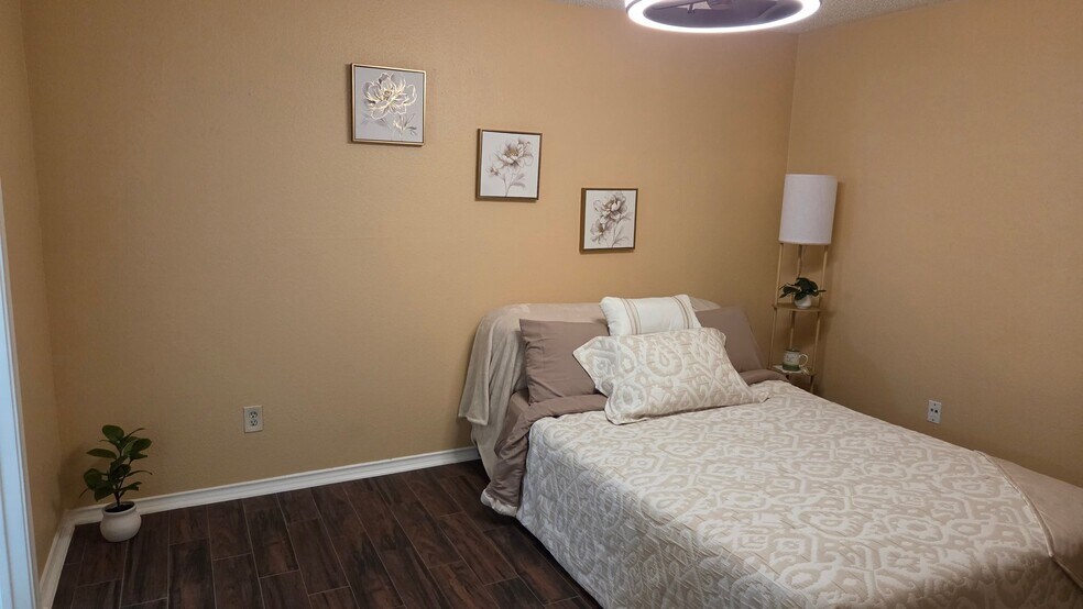 Building Photo - 2750 Holly Hall St