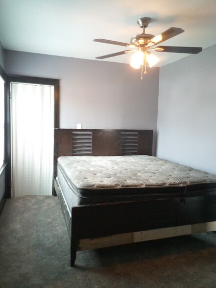 Building Photo - 11641 Mansfield St