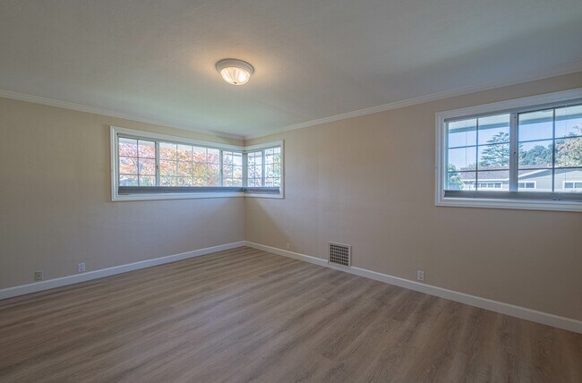 Building Photo - 509 Manor Dr