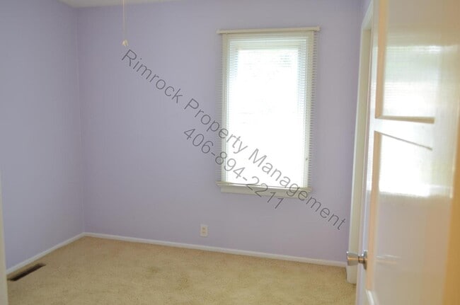 Building Photo - 2 Bedroom House *Section 8 Welcome*