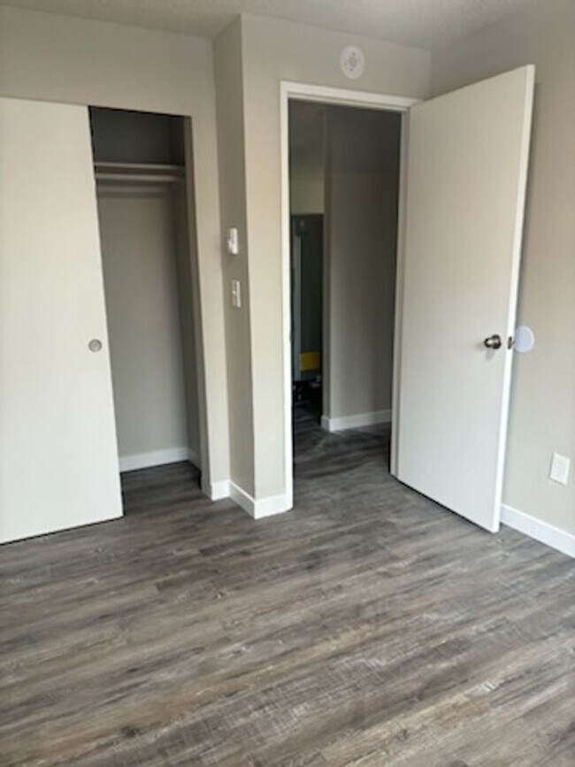 Building Photo - BOY11413-15 2P