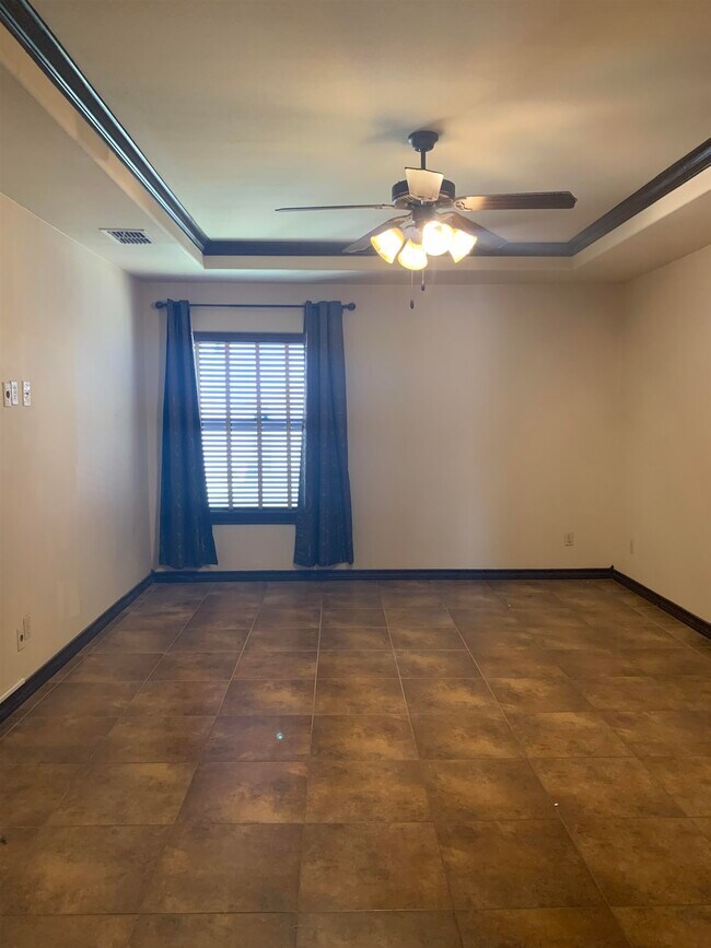 Building Photo - 3129 Rosco Dr