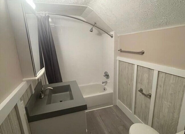 Building Photo - 120 N 9th St