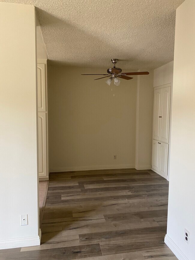 Building Photo - 11620 Iowa Ave