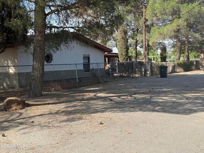Building Photo - 10650 Socorro Rd