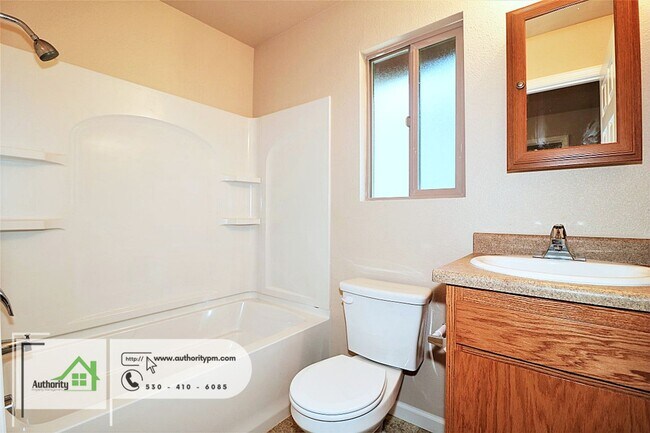 Building Photo - 2750 Shasta View Dr