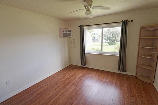 Building Photo - 1863 Sunny Dr