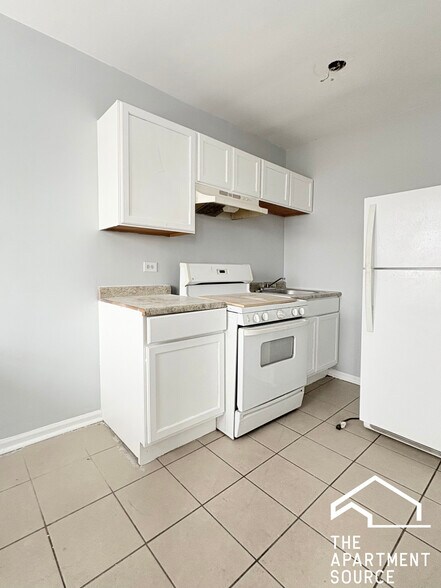 Building Photo - 6226 S Western Ave