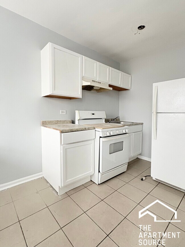 Building Photo - 6228 S Western Ave