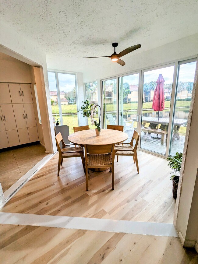 Building Photo - 23061 Aqua Vw